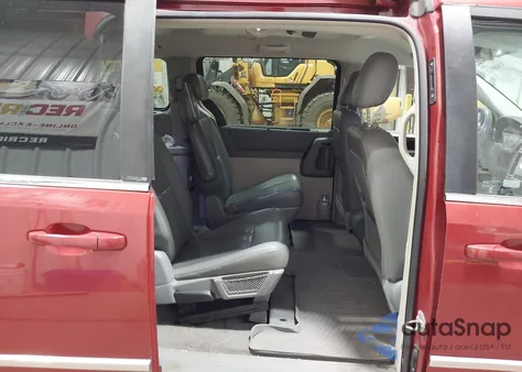 2010 Chrysler Town & Country Touring from USA, damaged, VIN 2A4RR5DX5AR128379